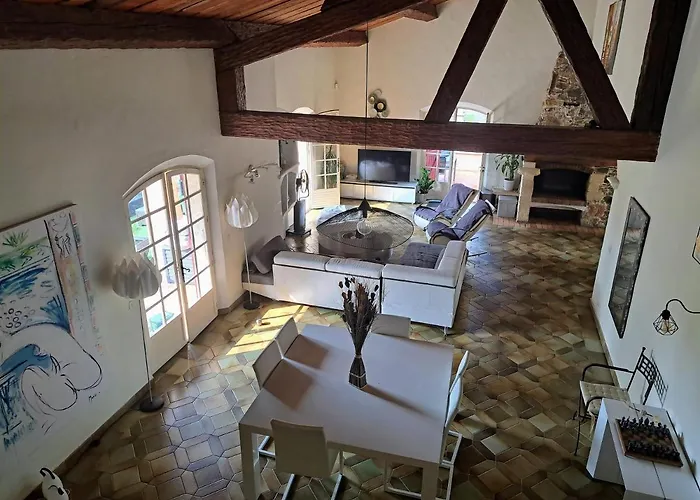 Дом отдыха Provencale Avec Piscine Au Calme