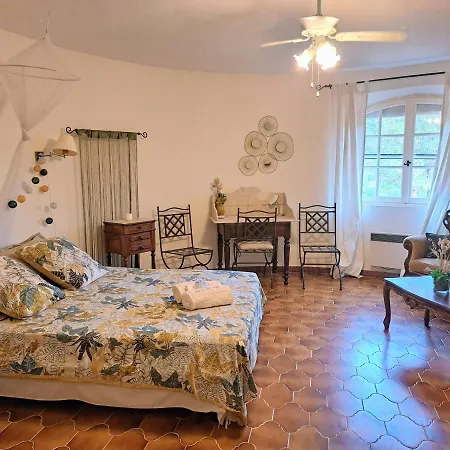 Provencale Avec Piscine Au Calme Holiday home *