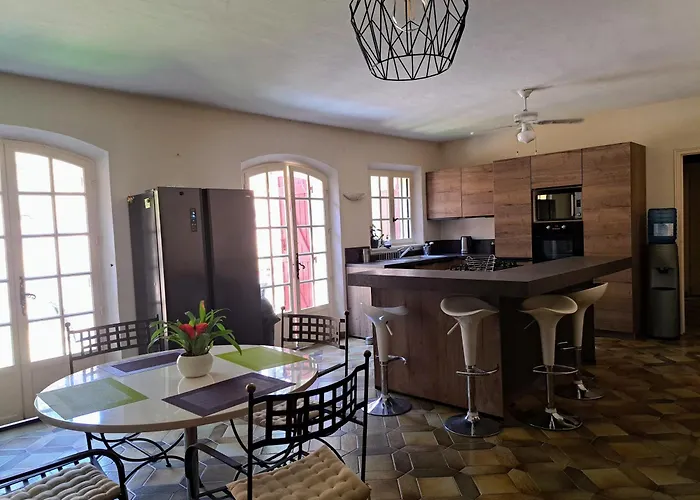 Casa vacanze Provençale Avec Piscine Au Calme *